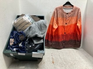 Lot 640  
            Marchington SR13 - Parcel Delivery Only 

                
QTY OF ASSORTED WOMENS CLOTHING - SIZE UK 16,18 & XL+ TO INCLUDE L/S RELAXED FIT ...