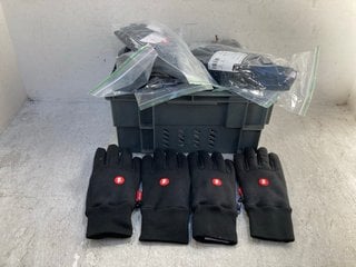 Lot 652  
            Marchington SR13 - Parcel Delivery Only 

                
QTY OF FORTDRESS CATAPULT INSULATED GLOVES IN BLACK: LOCATION - B2