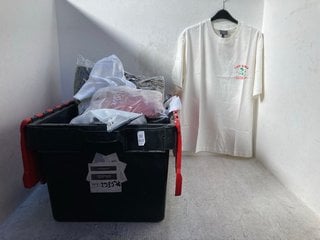 Lot 654  
            Marchington SR13 - Parcel Delivery Only 

                
QTY OF ASSORTED WOMENS CLOTHING - SIZE UK MEDIUM & 12 TO INCLUDE COLLUSION POLKA ...