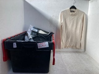 Lot 655  
            Marchington SR13 - Parcel Delivery Only 

                
QTY OF ASSORTED WOMENS CLOTHING - SIZE UK SMALL & 10 TO INCLUDE ASOS LUXE STRAPLE...