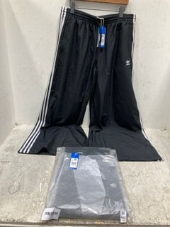 Lot 662  
            Marchington SR13 - Parcel Delivery Only 

                
ADIDAS WOMENS FULL ZIP JACKET AND FLARED BOTTOM SET IN BLACK - SIZE UK M: LOCATIO...