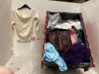 Lot 670  
            Marchington SR13 - Parcel Delivery Only 

                
QTY OF ASSORTED WOMENS CLOTHING - SIZE UK SMALL & 10 TO INCLUDE PRETTY LITTLE THI...