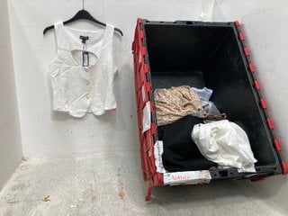 Lot 671  
            Marchington SR13 - Parcel Delivery Only 

                
QTY OF ASSORTED WOMENS CLOTHING - SIZE UK 6,8 & XS TO INCLUDE NOBODY'S CHILD BELL...