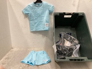 Lot 675  
            Marchington SR13 - Parcel Delivery Only 

                
QTY OF ASSORTED CHILDRENS CLOTHING IN VARIOUS SIZES TO INCLUDE BASIC GIRLS LONG S...