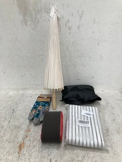 Lot 677  
            Marchington SR13 - Parcel Delivery Only 

                
5 X ASSORTED ITEMS TO INCLUDE TOWN & COUNTRY LUXURIOUS COMFORT GARDENING GLOVES I...