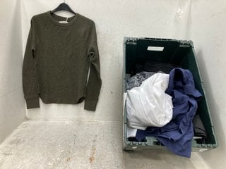 Lot 680  
            Marchington SR13 - Parcel Delivery Only 

                
QTY OF ASSORTED MENS CLOTHING IN VARIOUS SIZES TO INCLUDE BOSS REGULAR FIT L/S SH...