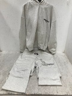 Lot 683  
            Marchington SR13 - Parcel Delivery Only 

                
ESSENTIALS FEAR OF GOD 2 PIECE LOGO PRINT TRACKSUIT SET IN OFF WHITE - SIZE UK S:...