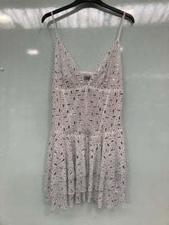 Lot 686  
            Marchington SR13 - Parcel Delivery Only 

                
OH POLLY WOMENS EMBELLISHED RUFFLED TIERED MINI DRESS IN WHITE - SIZE UK 16 - ORI...