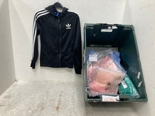 Lot 690  
            Marchington SR13 - Parcel Delivery Only 

                
QTY OF ASSORTED CHILDRENS CLOTHING IN VARIOUS SIZES TO INCLUDE WESTEX S/S POLO T ...