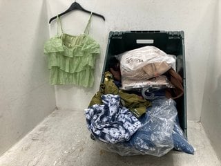 Lot 691  
            Marchington SR13 - Parcel Delivery Only 

                
QTY OF ASSORTED WOMENS CLOTHING - SIZE UK 14-16 TO INCLUDE EASY L/S FULL ZIP JACK...