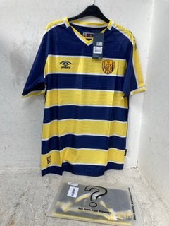 Lot 707  
            Marchington SR13 - Parcel Delivery Only 

                
2 X UMBRO MENS ANMKARAG 23/24 AWAY FOOTBALL SHIRTS IN YELLOW/NAVY - SIZE UK M & L...