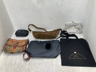 Lot 720  
            Marchington SR13 - Parcel Delivery Only 

                
6 X ASSORTED LADIES BAGS IN VARIOUS DESIGNS TO INCLUDE SUEDE HALF MOON SHOULDER B...