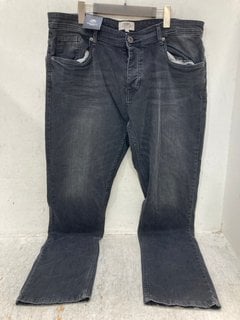Lot 726  
            Marchington SR13 - Parcel Delivery Only 

                
KANGAROO POO MENS JEANS IN BLACK-UK SIZE 38W/34 L: LOCATION - B6