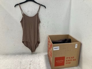 Lot 731  
            Marchington SR13 - Parcel Delivery Only 

                
QTY OF ASSORTED LADIES CLOTHING IN UK SIZE 6/XS TO INCLUDE SEQUIN DETAIL FLOOR LE...