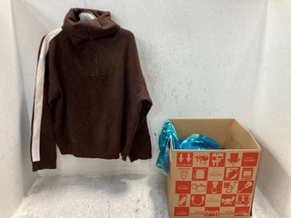 Lot 733  
            Marchington SR13 - Parcel Delivery Only 

                
QTY OF ASSORTED LADIES CLOTHING IN UK SIZES 12-14 TO INCLUDE JQ DANTELO WRAP KAFT...