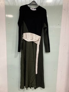Lot 739  
            Marchington SR13 - Parcel Delivery Only 

                
REISS EMLINA KNIT WOVEN MIDI DRESS IN KHAKI/BLACK-UK SIZE 16-ORIGINAL RRP £298.00...