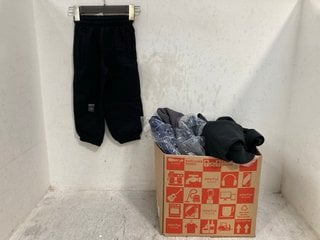 Lot 742  
            Marchington SR13 - Parcel Delivery Only 

                
QTY OF ASSORTED CHILDRENS CLOTHING IN VARIOUS SIZES TO INCLUDE THE NORTH FACE LOG...