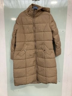 Lot 743  
            Marchington SR13 - Parcel Delivery Only 

                
LI WEN LADIES LONG PUFFER COAT IN STONE-SIZE 50: LOCATION - B7