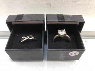 Lot 784  
            Marchington SR13 - Parcel Delivery Only 

                
A SILVER COLOURED RING SET WITH CLEAR STONES, BOXED TO INCLUDE A SILVER COLOURED ...