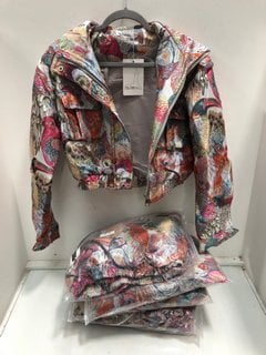 Lot 837  
            Marchington SR13 - Parcel Delivery Only 
                
QTY OF LADIES TOPS IN ROSE RED MULTI-UK SIZE M/L: LOCATION - B12