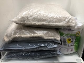 Lot 847  
            Marchington SR13 - Parcel Delivery Only 

                
5 X ASSORTED HOUSEHOLD ITEMS TO INCLUDE SLUMBERDOWN 10.5 TOG SINGLE DUVET: LOCATI...