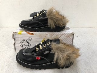 Lot 883  
            Marchington SR13 - Parcel Delivery Only 
                
KICKERS LEATHER KICK MULES IN BLACK -UK SIZE 4: LOCATION - B14