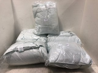 Lot 908  
            Marchington SR13 - Parcel Delivery Only 

                
5 X STAR LINEN WIPE CLEAN 10.5 TOG SINGLE DUVETS: LOCATION - B15