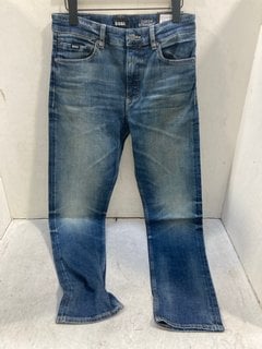 Lot 931  
            Marchington SR13 - Parcel Delivery Only 
                
BOSS CONTEMPORARY LOOK AND FEEL MENS OGDEN JEANS -UK SIZE W30"/L32-ORIGINAL RRP £...