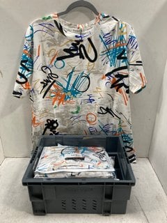 Lot 937  
            Marchington SR13 - Parcel Delivery Only 
                
QTY OF ROMANO MENS T-SHIRTS IN VARIOUS SIZES TO INCLUDE M: LOCATION - B16