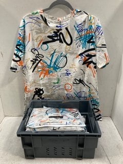 Lot 938  
            Marchington SR13 - Parcel Delivery Only 
                
QTY OF ROMANO MENS T-SHIRTS IN VARIOUS SIZES TO INCLUDE XL: LOCATION - B16