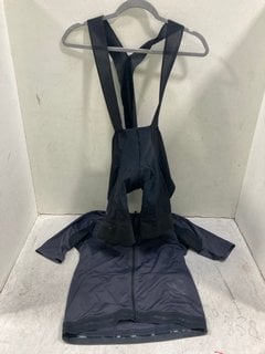 Lot 950  
            Marchington SR13 - Parcel Delivery Only 
                
CASTRELLI MENS A/C CYCLING BIB SHORTS IN BLACK-UK SIZE M-ORIGINAL RRP £100.00 TO ...