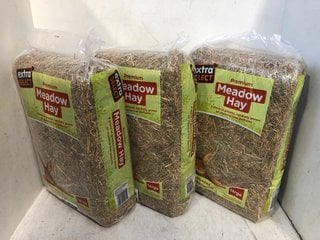 Lot 972  
            Marchington SR13 - Parcel Delivery Only 
                
3 X BAGS OF EXTRA SELECT PREMIUM MEADOW HAY FOR SMALL ANIMALS: LOCATION - C17