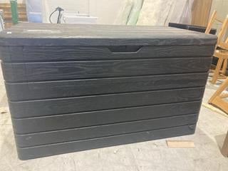 Lot 564  
            Birmingham SR103  - Collection or Optional Delivery Available 

                
LARGE BLACK PLASTIC OUTDOOR STORAGE BOX ORIGINAL RRP £100.00