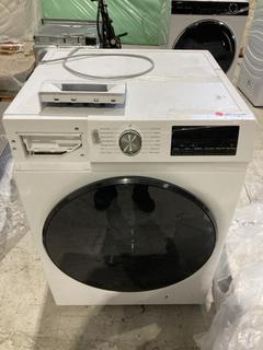 Lot 570  
            Birmingham SR103  - Collection or Optional Delivery Available 

                
HISENSE WHITE WASHING MACHINE