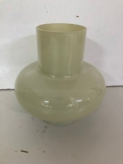 Lot 274  
            Nottingham SR1 - Delivery Only 

                
4 X ABSTRACT CLOUDY GLASS VASES - ORIGINAL RRP £20 EACH