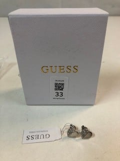 Lot 33  
            Nottingham SR1 - Delivery Only 

                
GUESS LOVELY GUESS SILVER TONE PLAIN & CZ PAVE HEAT 12MM STUD EARRINGS