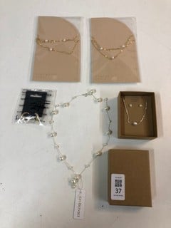Lot 37  
            Nottingham SR1 - Delivery Only 

                
4 X VARIOUS JEWELLERY ITEMS INC. JON RICHARD NECKLACE