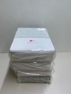 Lot 399  
            Nottingham SR1 - Delivery Only 

                
4 X KING SIZE DUVET COVER SETS - GREY