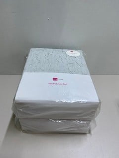 Lot 400  
            Nottingham SR1 - Delivery Only 

                
2 X SUPER KING SIZE DUVET COVER SETS - GREY