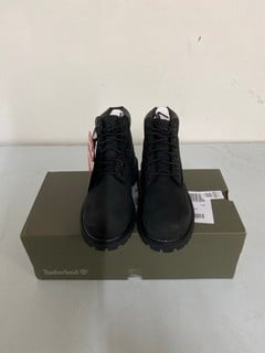 Lot 669  
            Nottingham SR1 - Delivery Only 

                
TIMBERLAND PREMIUM 6 IN WATERPROOF BOOTS - BLACK - SIZE - UK 12 (KIDS)