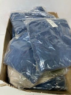 Lot 695  
            Nottingham SR1 - Delivery Only 

                
BOX OF VARIOUS DESIGNER CLOTHING - MULTIPLE SIZES & MULTIPLE COLOURS