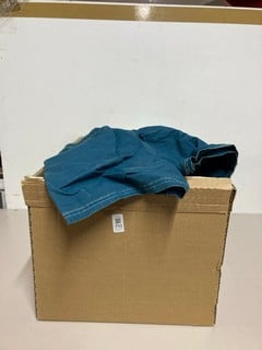 Lot 710  
            Nottingham SR1 - Delivery Only 

                
BOX OF VARIOUS DESIGNER CLOTHING - MULTIPLE SIZES & MULTIPLE COLOURS