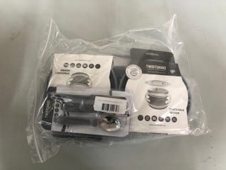 Lot 71  
            Nottingham SR1 - Delivery Only 

                
BOX OF TWISTSHAKE NEWBORN APPLIANCES INC. CUTLERY SET, DIVIDED PLATE AND LID & MI...