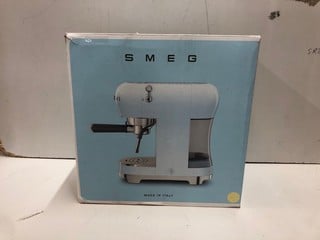 Lot 251  
            Nottingham SR2 - Delivery Only 

                
SMEG COFFEE MACHINE