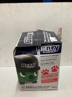 Lot 262  
            Nottingham SR2 - Delivery Only 

                
HENRY PET PRO