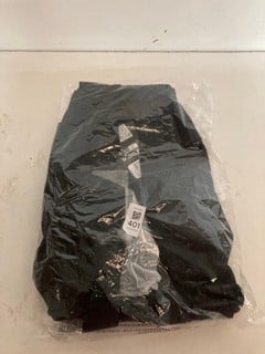 Lot 401  
            Nottingham SR2 - Delivery Only 

                
ENDURA CYCLING SHORTS UK SIZE: 3XL