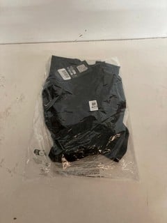 Lot 403  
            Nottingham SR2 - Delivery Only 

                
ENDURA CYCLING SHORTS UK SIZE: XL