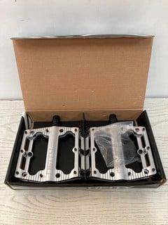 Lot 42  
            Nottingham SR2 - Delivery Only 

                
DEITY BLADERUNNER PEDALS ORIGINAL RRP :£124.99