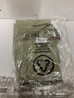 Lot 488  
            Nottingham SR2 - Delivery Only 

                
SAGE CORD HARRIN UK SIZE : XS ORIGINAL RRP : £69.00