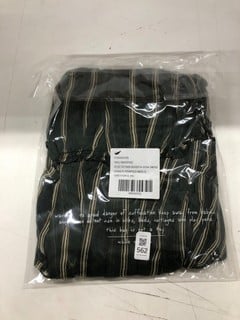 Lot 562  
            Nottingham SR2 - Delivery Only 

                
EMBER PRINTED MIDI S UK SIZE: XS ORIGINAL RRP: £118.00